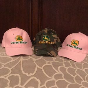 Funny hats! 🧢🤣